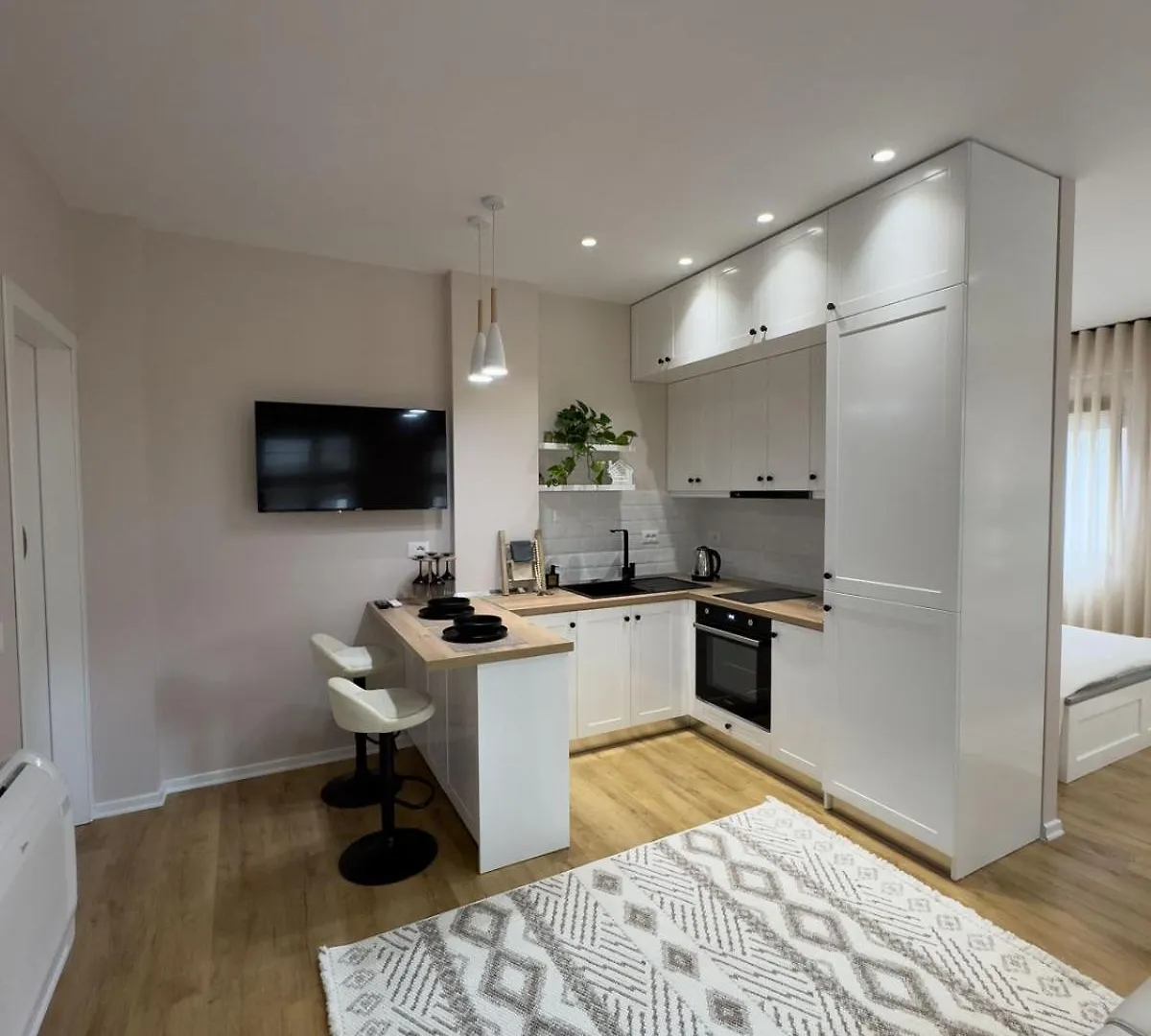 Pave Apartment Korce 0*,